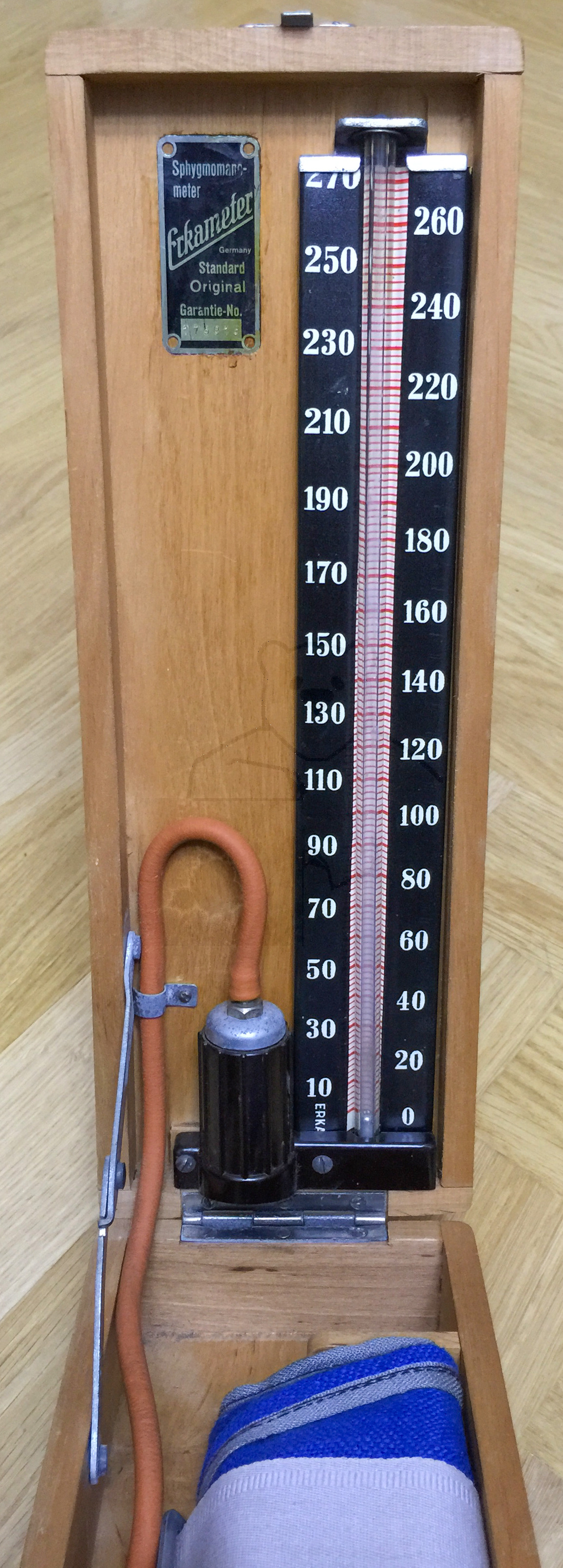 Erka Standard Blutdruckmesser (Sphygmomanometer), Originalzustand, 1940'er Jahre, Ansicht Skala
